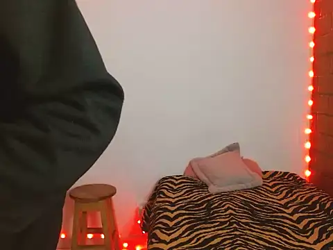 Maax3023 online show from October 14, 1:01 pm