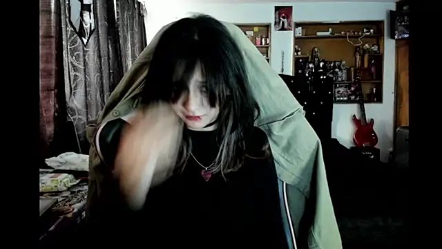 Maki Zein  online show from February 7, 8:28 pm