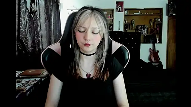 Maki Zein  online show from January 8, 10:27 pm