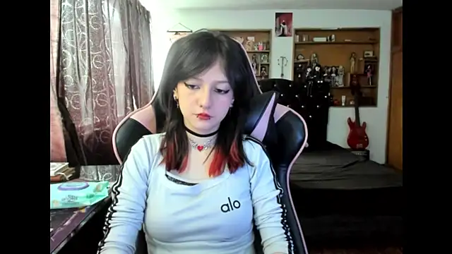 Maki Zein  online show from November 7, 3:05 pm