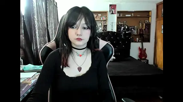 Maki Zein  online show from December 1, 7:15 pm