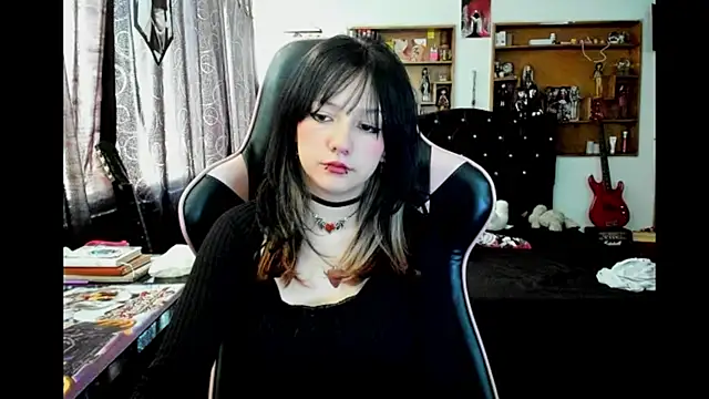 Maki Zein  online show from February 17, 9:01 pm