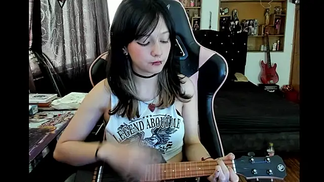 Maki Zein  online show from February 12, 8:30 pm