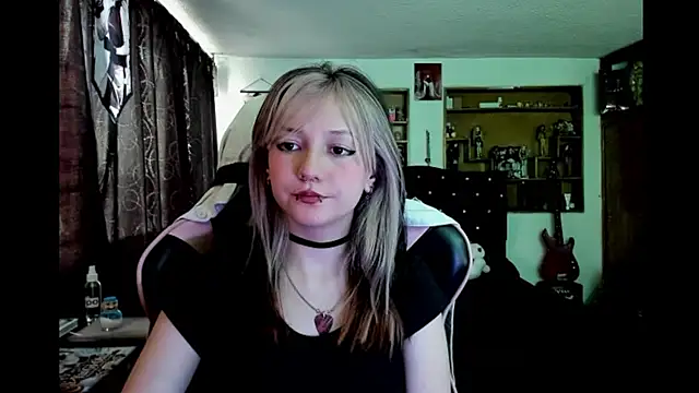 Maki Zein  online show from January 7, 9:09 pm