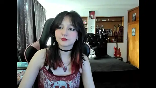 Maki Zein  online show from November 26, 2:28 pm