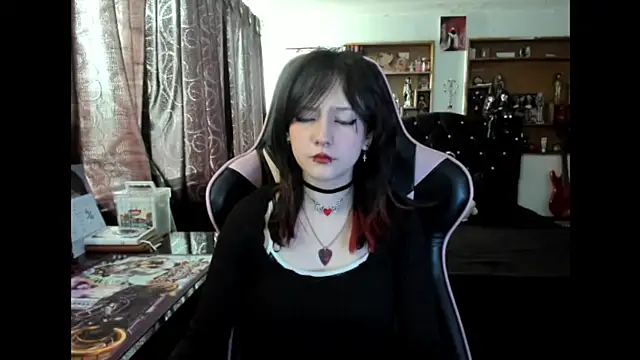 Maki Zein  online show from November 6, 4:22 pm