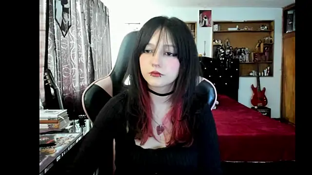 Maki Zein  online show from April 7, 8:43 pm