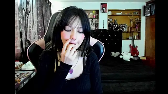 Maki Zein  online show from February 20, 10:01 pm