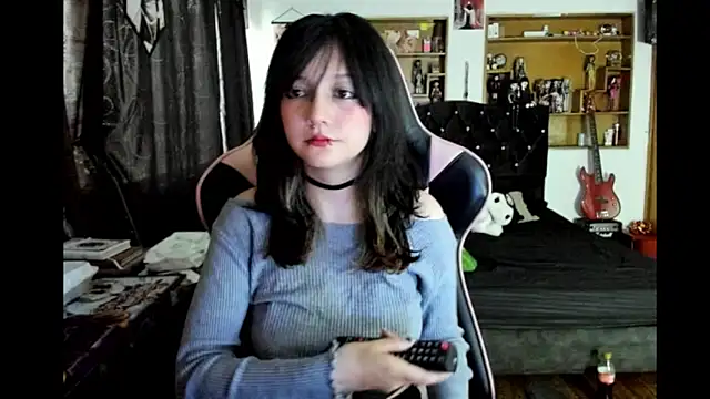 Maki Zein  online show from February 11, 8:52 pm