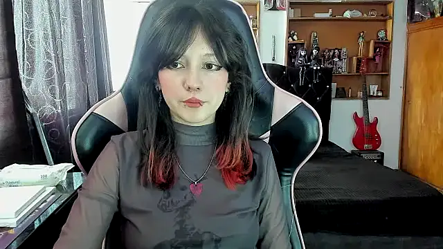 Maki Zein  online show from December 17, 6:57 pm