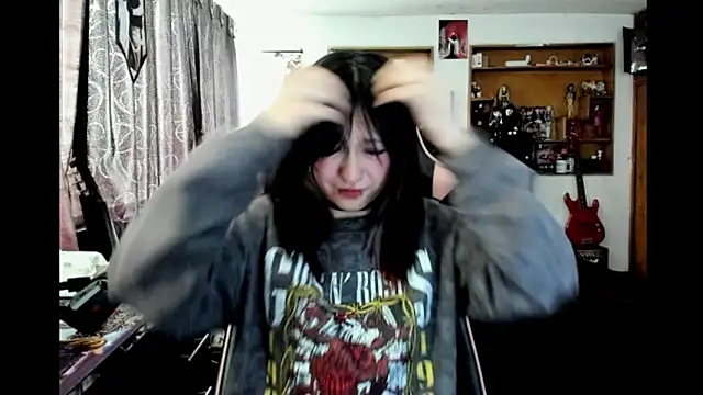 Maki Zein  online show from January 16, 2:10 pm