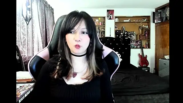 Maki Zein  online show from February 5, 7:53 pm