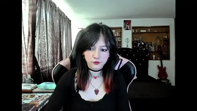 Maki Zein  online show from November 20, 5:46 pm