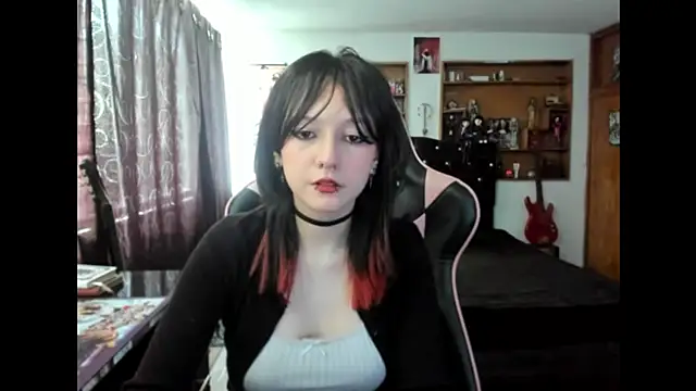 Maki Zein  online show from October 30, 3:20 pm