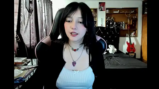 Maki Zein  online show from March 3, 8:16 pm