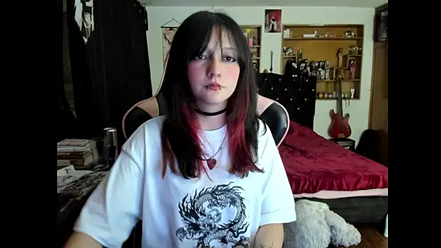 Maki Zein  online show from April 4, 1:12 am