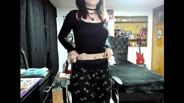 Maki Zein  online show from November 21, 10:14 am