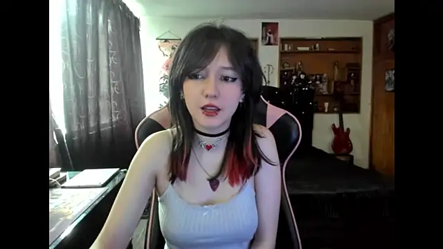 Maki Zein  online show from November 4, 4:22 pm