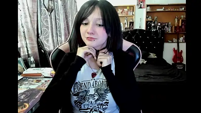 Maki Zein  online show from March 11, 8:36 pm