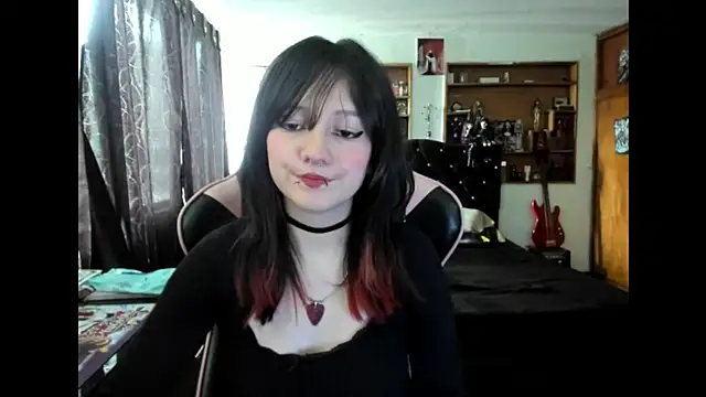 Maki Zein  online show from November 28, 8:42 pm