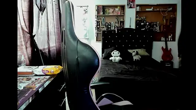 Maki Zein  online show from March 6, 4:35 pm