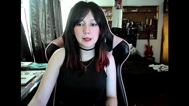 Maki Zein  online show from December 5, 5:44 pm