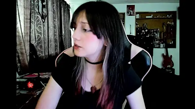 Maki Zein  online show from January 13, 8:46 pm