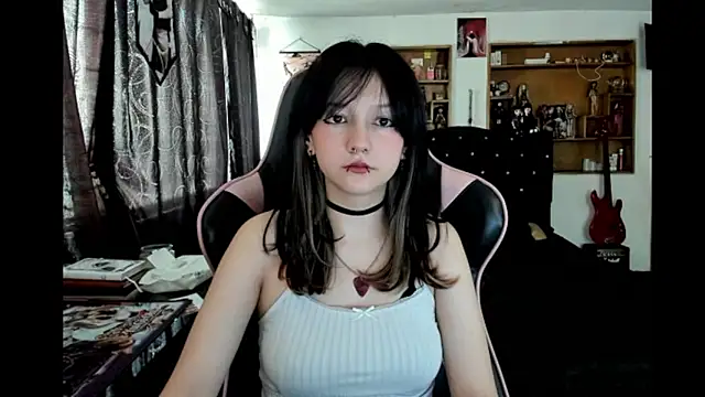 Maki Zein  online show from February 10, 7:24 pm