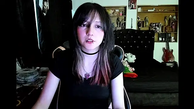 Maki Zein  online show from January 11, 11:00 pm