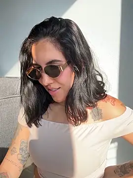 Snapshot of Lolathebaddie chatting on October 15, 3:31 pm Lolathebaddie online show from October 15, 3:31 pm