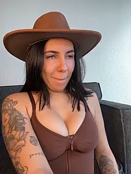 Lolathebaddie online show from November 14, 5:05 pm