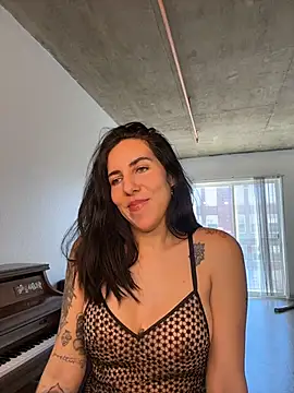 Lolathebaddie online show from February 5, 5:09 pm