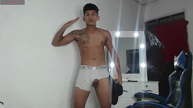 Snapshot of Angel_LatinGuy chatting on October 13, 7:37 pm Angel LatinGuy online show from October 13, 7:37 pm