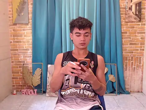 boy raphael online show from October 27, 4:35 am