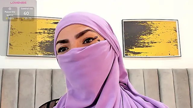 Snapshot of _naylaa_ chatting on November 7, 4:06 am naylaa online show from November 7, 4:06 am