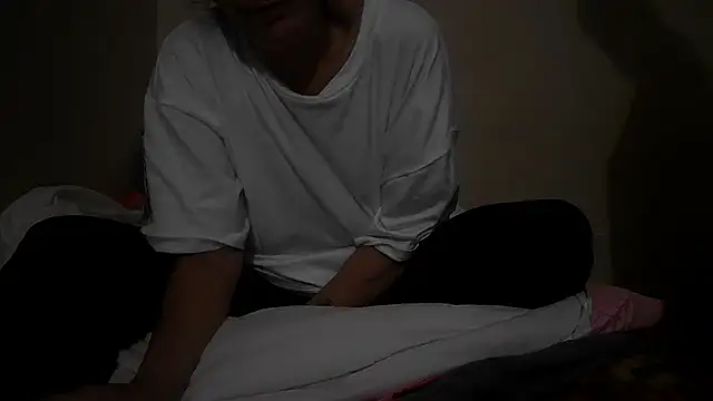 Snapshot of Michelle77_2024 chatting on October 17, 9:27 pm Michelle77 2024 online show from October 17, 9:27 pm