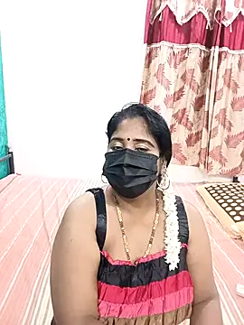 Snapshot of tamil-aunt chatting on October 15, 4:26 pm tamil-aunt online show from October 15, 4:26 pm