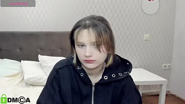 Snapshot of SofiMuse chatting on October 10, 6:47 am SofiMuse online show from October 10, 6:47 am