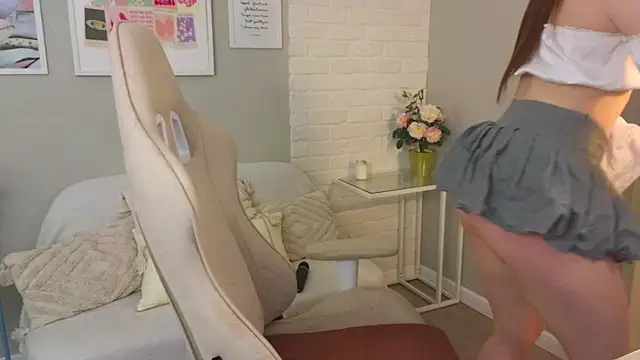 JulliRoss online show from April 10, 5:03 am