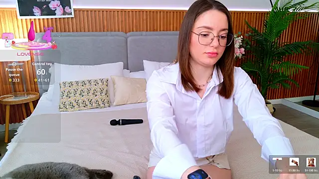 JulliRoss online show from May 13, 5:03 am
