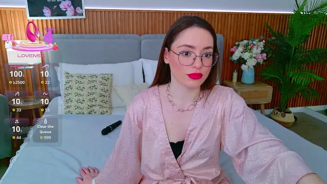 JulliRoss online show from May 18, 5:02 am