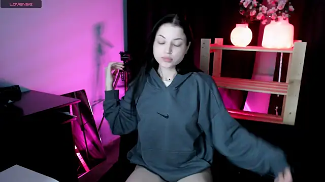 Snapshot of nikadinny chatting on December 17, 12:26 am nikadinny online show from December 17, 12:26 am