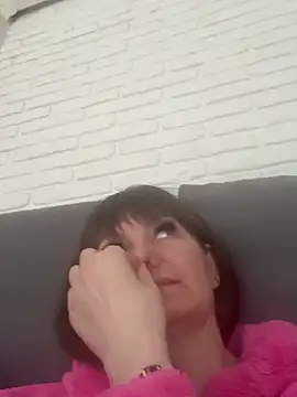 Butterfly8385 online show from March 6, 9:37 am