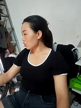 Snapshot of pusi_xinh chatting on October 15, 3:49 am pusi xinh online show from October 15, 3:49 am