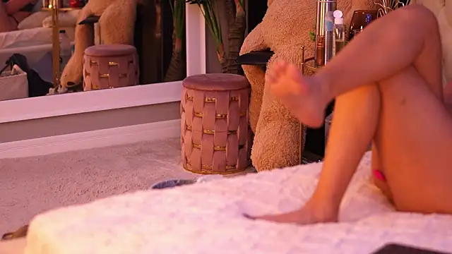 LuxenNoir online show from October 29, 5:50 am