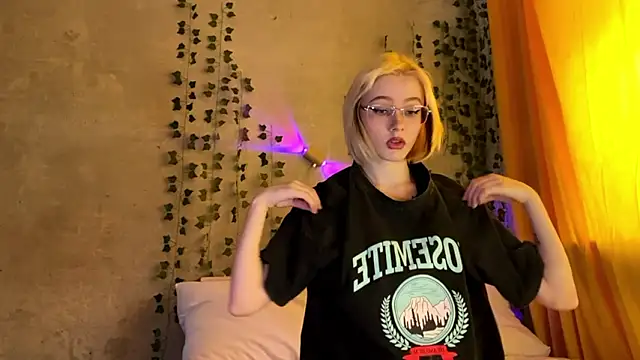 Snapshot of Kate_mikki chatting on February 4, 4:51 am Kate mikki online show from February 4, 4:51 am