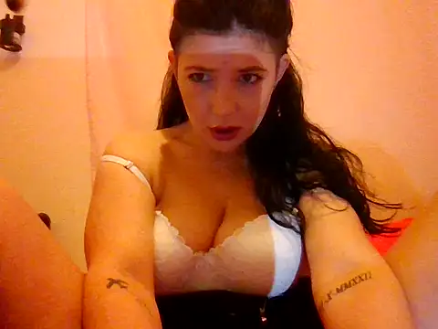Snapshot of KASIADavis chatting on October 20, 7:42 am KASIADavis online show from October 20, 7:42 am
