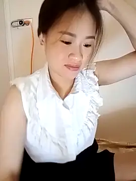 tuongvycute online show from October 31, 3:41 pm