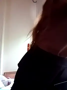 tuongvycute online show from October 31, 12:29 am