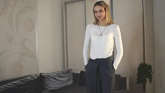 Snapshot of Velvessence chatting on November 10, 11:37 am Velvessence online show from November 10, 11:37 am